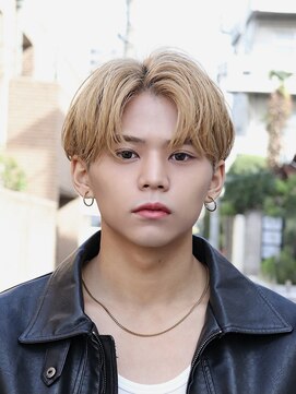 エース(ACES) 金髪×韓国風センターパート×コンマバング