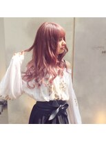 リゼル ユア 渋谷(RISEL YUA)&nbsp;ピンクアッシュのシールエクステを使ったロングヘア