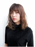 ベージュカラーが