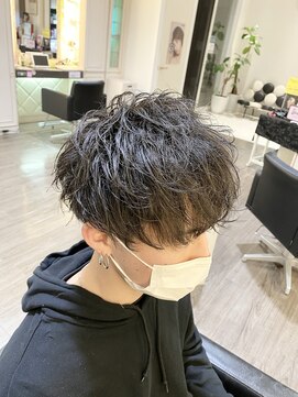 ブレイズ ザ サロン(BLAZE THE SALON) ネープ刈り上げ高め王道黒髮束感軽めマッシュ【BLAZE 大庭】