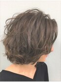 ブラウンアッシュのボブスタイル