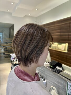 ニコ(NICO by KENJE) 大人くびれショート、ハイライトカラー