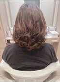 こなれミディアム短め前髪グレージュゆるふわウェーブ小顔40代