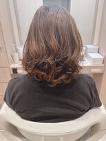 コーエン(cowen) こなれミディアム短め前髪グレージュゆるふわウェーブ小顔40代