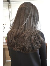 ムート(Mut) オリーブベージュ レイヤースタイル 透明感カラー 艶髪