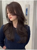 柔らかく透けるこっくりブラウンロングレイヤー韓国くびれヘア