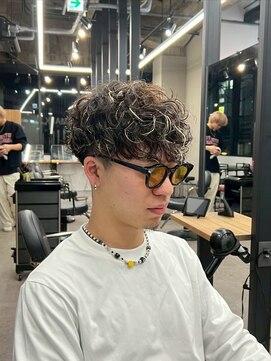 リッチブランドアンドコー(Rich Brand&Co) スペインカール ハイライトカラー　メンズカット　メンズパーマ