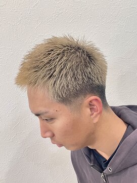 コウ(KOH) 3mmグラデ×束感ショート(明るめカラー)