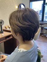 エルサフィロ キタハマ(el zafiro kitahama)&nbsp;30×40×50代×ベージュカラー×明るい白髪染め×ショートヘア