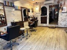 ラウンジアンドヘアープラスグランツ(lounge&hair+grants)の雰囲気（白を基調としたくつろげるプライベート空間。(西鉄高宮メテオ)）