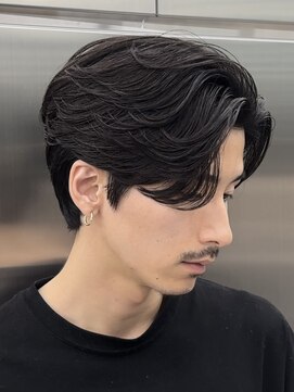 レタッチバイフィフス(RETOUCH by fifth) センターパート毛流れニュアンスパーマガイルヘアコンマヘア黒髪