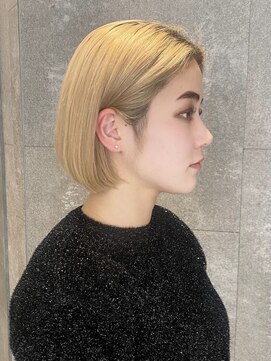 ピークアブー 原宿ハラカド(PEEK-A-BOO) ミニボブホワイトブロンドブリーチ切りっぱなし前下がり金髪