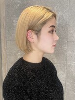 ピークアブー 原宿ハラカド(PEEK-A-BOO) ミニボブホワイトブロンドブリーチ切りっぱなし前下がり金髪