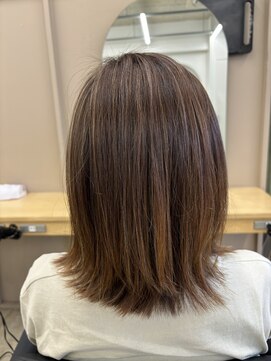 エイトオロク 那覇小禄店(EIGHT oroku) レイヤーカット+白髪ぼかしハイライト