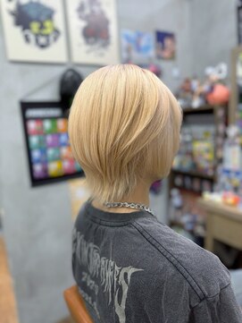 ヲタクに美容室は難しい。 ウルフのホワイトブロンド☆