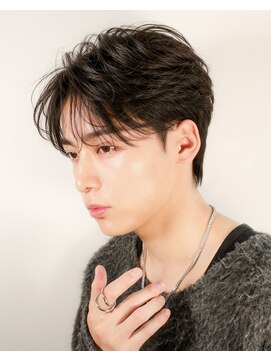 オーシャントーキョー ホワイト 原宿(OCEAN TOKYO WHITE) リバースセンターパートコンマセンターパートツーブロパーマ