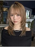 原宿顔周りレイヤーハッシュカットミディアムヘーゼルベージュ
