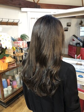 マリーチ サーカス(marichi circus) ロングレイヤー×透明感アッシュの初夏カラー