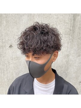 ウノプリールヴァモス(unopulir Vamos) ツイストスパイラル刈り上げパーマツーブロックスッキリヘア