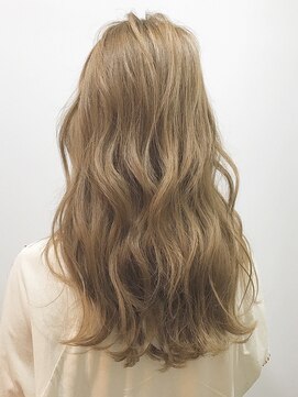 ニューカマー バイ ヘッドライト シブヤ(NEW COMER by HEADLIGHT shibuya) ミルクティーグレージュ×ゆる巻きロング