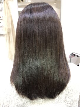 プラウド 憧れのうるつやロングスタイル☆風になびくサラサラ髪