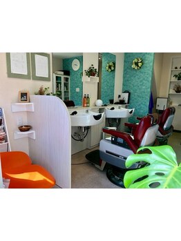 頭皮環境を整える事で頭皮の嫌なニオイやオイリーな角質を除去してストレスフリーに♪