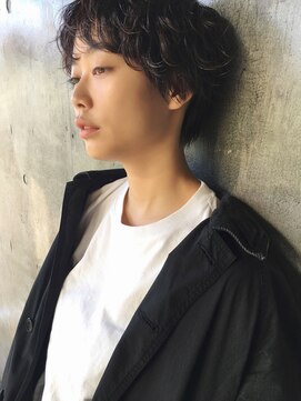 ルーム(Loom.) 〈スタイリング簡単〉柔らかい質感の外国人風パーマショート