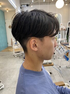 ロミーオム 本厚木(ROMMY. Homme) 刈り上げマッシュセンターパートスタイル