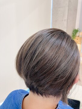 フェリーチェ(FELICE) ショートボブ×デザインカラー