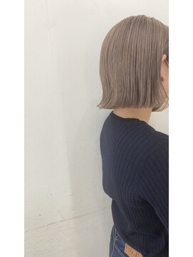 ゼル ビッグアイ(ZELE) ハイトーンボブ