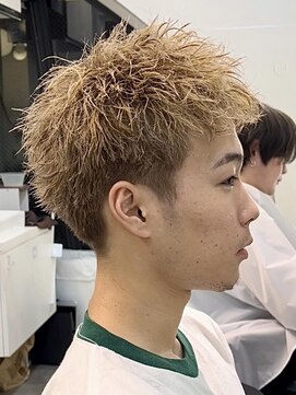 エース(ACES) 爽やかスパイキーショート×ミルクティー短髪