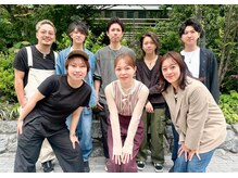 Ｑ：初めてでもスタイリスト指名は可能ですか？女性スタイリストなどの希望はできますか？