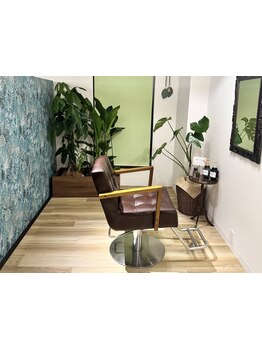 マンツーマン施術で、あなたの髪の悩みに寄り添います＊お子様連れでも安心の空間をご提供します。