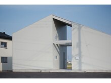 コフ(kopf)の雰囲気(エントランスの奥は立山連峰が一望できるロケーション)