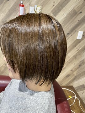 ルネッサンスヘアー ラファエロ(RAFFAELLO) アッシュブラウン　艶々グレーカラー　ボブスタイル　ボブ