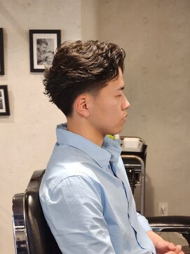 ワンワンオー バーバーショップ 長浜店(@110 BARBER SHOP) テーパーフェード×サーフカール