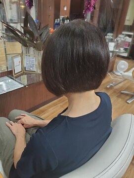 美容室テク アート バイ シック 前下がりボブ