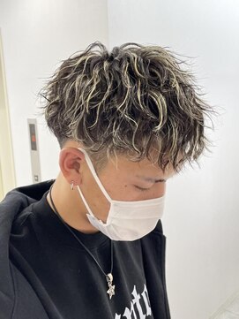 ジゼル(gisele) (戸澤) ハイライト×ツイストパーマ×フレッシュショート