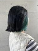 暗髪黒髪+緑グリーンインナーカラー寒色系 外ハネミディ
