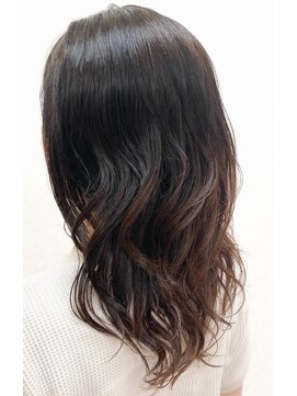 黄ぐまくん美容室 ゆるふわロングレイヤー