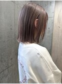 ダブルカラーハイトーンベージュグレージュ切りっぱなしボブ20代