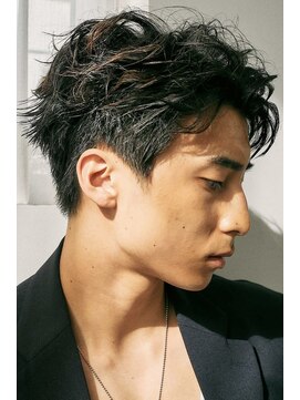 ノイ(noi) センターパートニュアンスパーマ刈り上げツーブロックメンズヘア