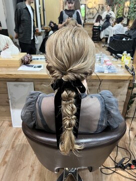 プランツヘアー ガーリーな編みおろしアレンジ