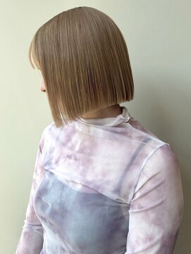 ユニバイリサ 天神大名店(uni by risa) ハイトーン ブリーチ 抜きっぱなしブロンド 切りっぱなしボブ