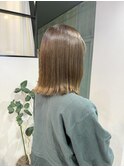 肩上の外ハネミディアムスタイル