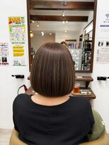 ポム(Pom)&nbsp;白髪染め卒業？透明感ラベンダーアッシュで大人の引き算おしゃれ