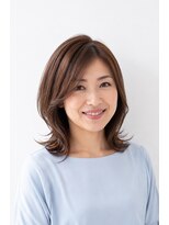 ベルス(bellus)&nbsp;流し前髪×大人くびれミディアム20代　30代　40代