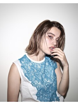 ネオリーブアイム 横浜西口店(Neolive aim) 横浜　美容室　Neolive  　たっぷりハイライト×ブルージュ♪