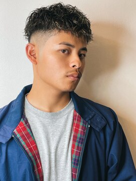 サンディーズバーバーショップ(Sandees) ストリートマッシュツイストスパイラルスキンフェードハイライト