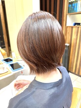 クオリス 上板橋店(QUALIS) 大人可愛い艶カラーカーキベージュブラウンミニウルフショート